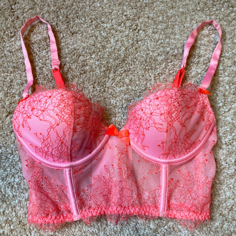 Victoria’s Secret “Very Sexy Demi-Buste”